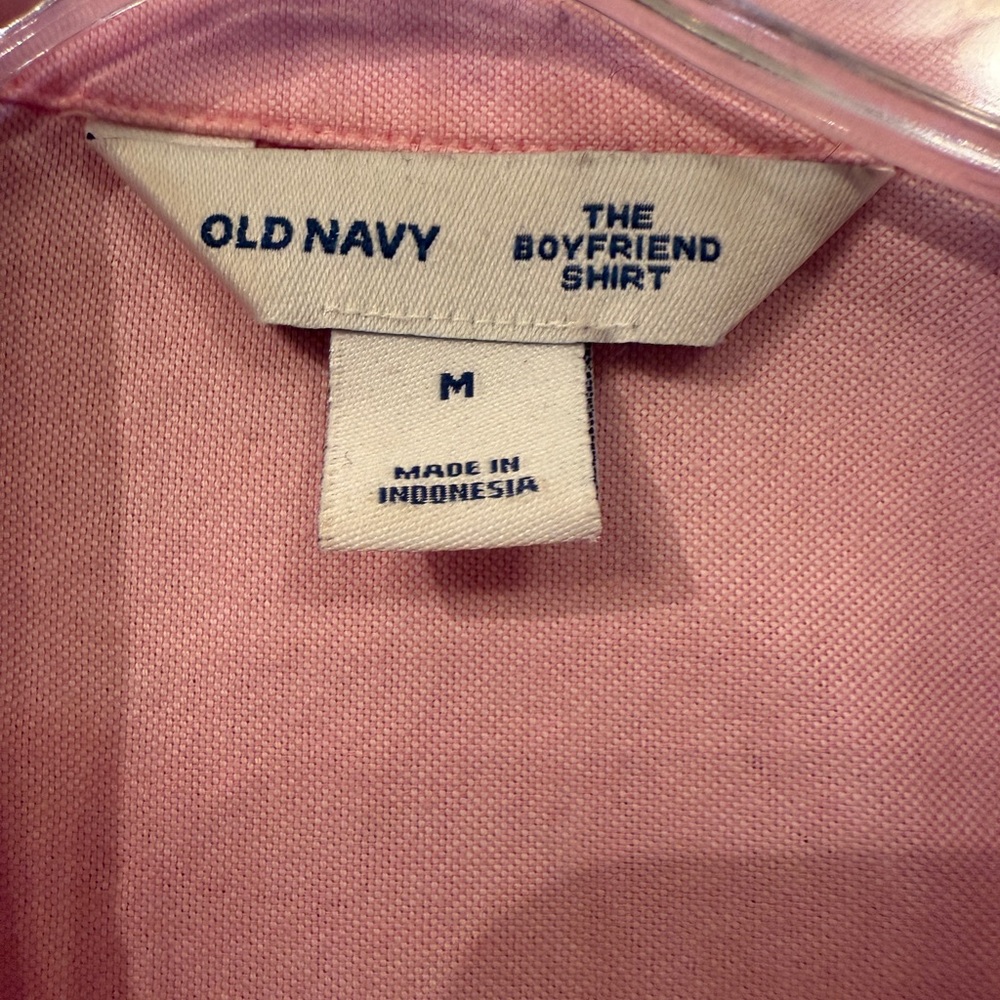 Old Navy pink Boyfriend  Button-Up Shirt.  Two large chest pockets.Pristine sz M - Picture 3 of 10